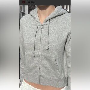 Brandy Melville Cropped Grey Hoodie One Size (Smallish) Very nice shape.